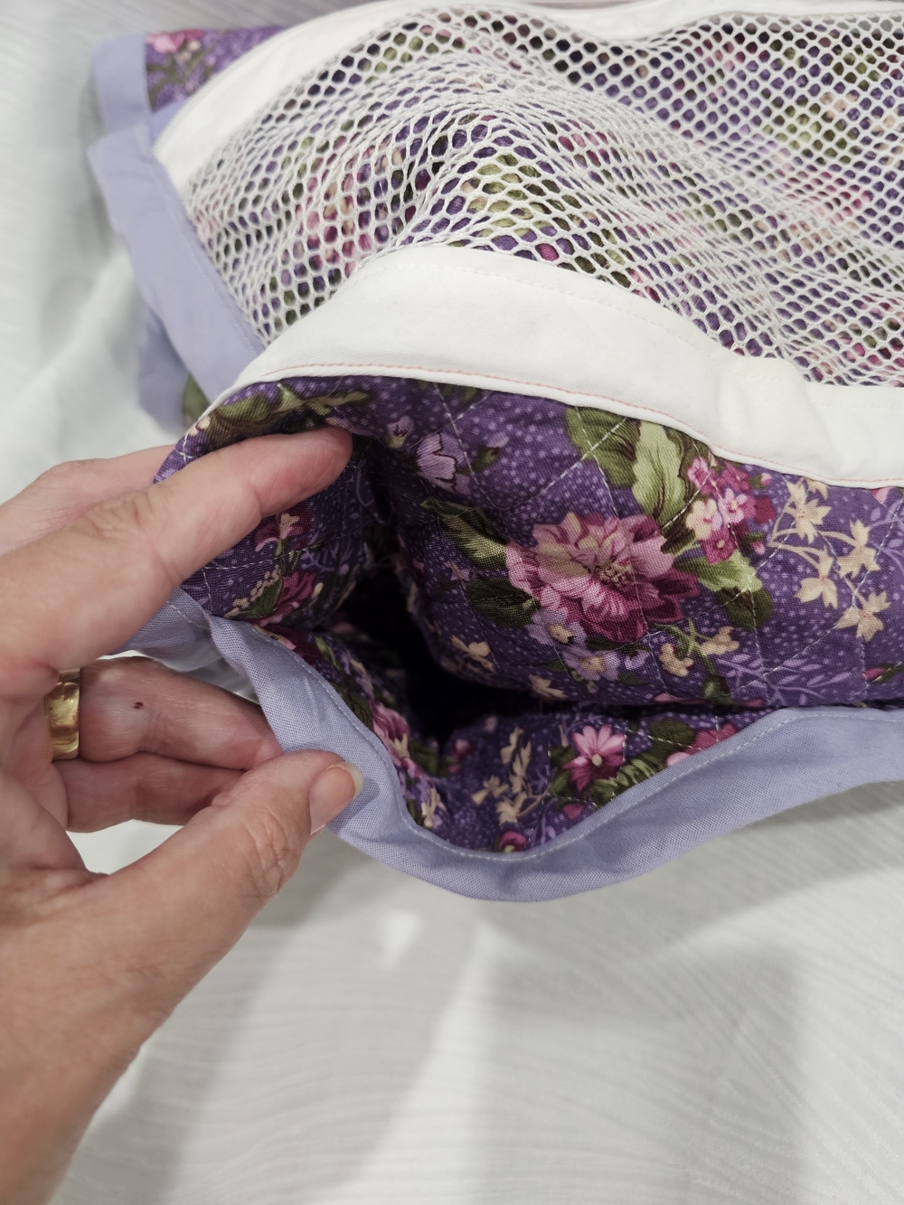 Handcrafted Floral Hanging Foldable Organizer with Mesh Pockets - Picture 8 of 9